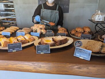 BROAD BREAD 美味しくて素敵なパンもたくさん☆
香ばしい香りと温かい職場の雰囲気なのでパン好き必見！！
まずはお気軽にご応募ください♪