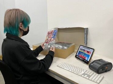 ロジポート名古屋　トイズキング　【ロジポート　トイズキング】 働きやすさに自信あり★
服装・髪型・髪色・ピアス・ヒゲ等…
な～んでもOKなんです！！♪
＼自由なスタッフ多数在籍／