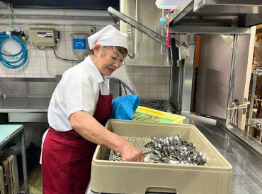 株式会社勝毎ホールディングス(勤務地：森のスパリゾート　北海道ホテル) 8時から12時までの短時間！
午前だけのサクッと働きたい方に必見です！Wワークと両立可能
幅広い年代が活躍してくれています♪