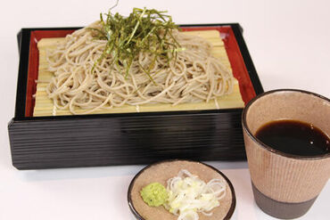 "おそば屋さんて敷居が高そう…"
そんなことはありません♪
メニューは限られていて覚えやすく
複雑なお仕事もお願いしません◎