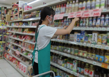 クスリのサンロード小淵沢店 店長や頼りになる先輩が、
“しっかり教えるよ！”って優しくサポートしてくれるので安心◎
ムリなく楽しく働ける職場です！