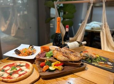 飲食業でキャリアを積みたい方必見！ゆくゆくは店長も目指せます◎
スタッフ同士も仲が良く、明るく開放的な雰囲気のお店です♪