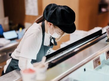 FLOR GELATO ITALIANO OSAKA(フロアジェラートイタリアーノオオサカ) SNSやメディアでも話題♪カラフルでとっても美味しいジェラートがズラリ◎
期間限定のフレーバーもあります★