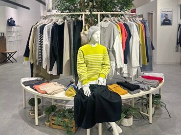 アパレルのお仕事デビューも大歓迎！
販売ノルマや目標などは一切ありません◎
子育てと両立して働く主婦さんも活躍中の職場♪
