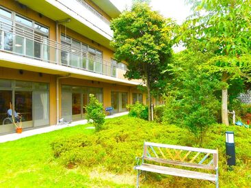 介護老人保健施設ナーシングプラザ港北 定年後のお仕事にもぴったり♪
『土曜日だけ』などの勤務もOK◎
Wワークや短時間勤務もOK◎
希望者の方には職場見学も開催中◎