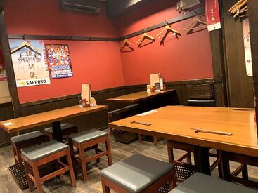 40代の優しい店主とスタッフみんな
優しいので、安心してくださいねっ♪
髪・ネイル・ピアス・ヒゲなど
オシャレは自由★