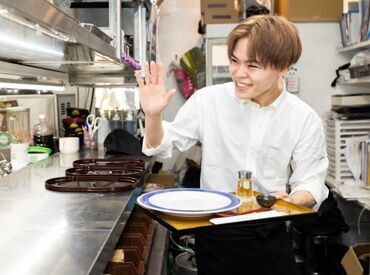 麻布茶房(AZABUSABO)　札幌シャンテ店 年齢層も幅広く活躍中★
ブランクが気になる方、カフェで働いてみたい方…
温かい職場なので安心して応募してくださいね♪