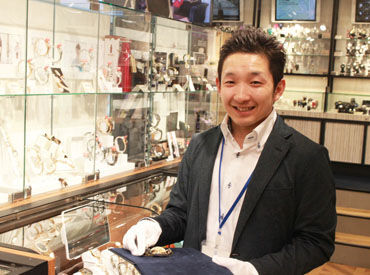 お客様の“お気に入りの1本”を一緒に探す、
接客を楽しめるお仕事♪
全国チェーンで安心&待遇も充実です◎