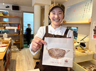 ナカヤ菓子店 清潔感があふれるオシャレな店内です！
土曜日は特にお客さまで大賑わいです◎
メリハリのある職場環境で、1日がとっても充実♪