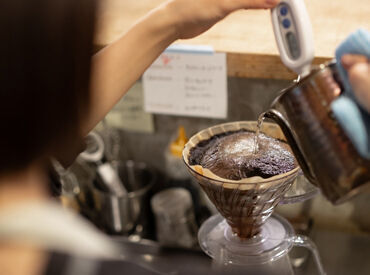 各店舗に2名程度正社員スタッフがいて、
バイトスタッフ含めて80名在籍中♪
スタッフ同士仲が良いのが魅力◎