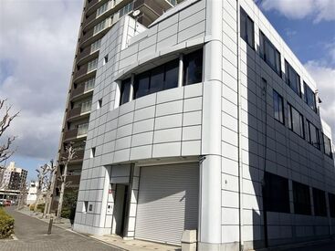 <バイク・自転車通勤もOK>
西九条駅・野田駅から徒歩10分◎
勤務地はこちらの建物になります!
働き方の希望はお気軽に!