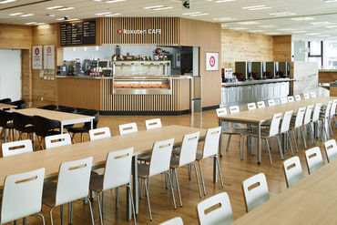 服装・髪型など自由な社風★
ランチが無料で食べられる嬉しい特典付き♪