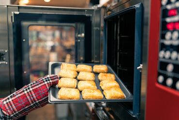 オリジナルレシピでつくる"焼き立てパン"は、お客様に大好評！
焼くのには少しコツがいりますが、上手にできると楽しいですよ♪