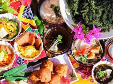 《沖縄料理もたくさん★》
外国人旅行客や県外からお越しの方に人気です♪