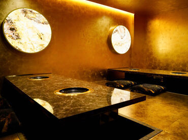 牛牛 西麻布総本店 お客様の中には、インフルエンサー・芸能人も…！
【Wワーク】など、生活に合わせてみなさん活躍中♪シフト相談はお気軽に！