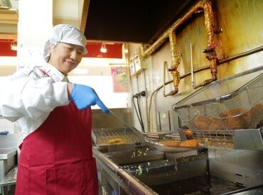 Ａ・コープやすとみ店 現在のスタッフもみんな未経験からスタートしました♪先輩スタッフが側にいるから、わからないことも聞けるのも安心ポイント！