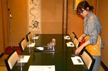 かねき 本店 シンプル作業でサクッと覚えやすい◎
接客マナーや配膳スキルなど
今後にも役立つような知識も身につく！？
万全サポートあり♪