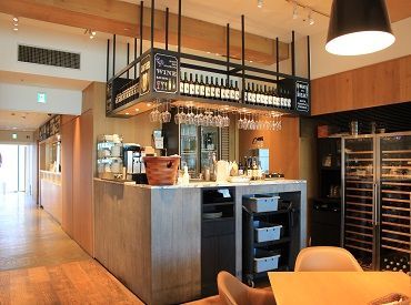 <12F CAFE Stylo>
自然の光が差し込み、高い天井と大きな窓のある開放的な店内◎
12階からは夜景も抜群★
