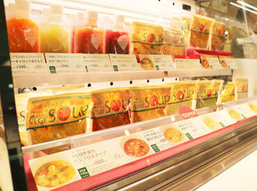 活気あふれる、明るいお店で一緒に働きませんか?デパートでの勤務だからお仕事帰りに買い物やご飯も楽しめます◎