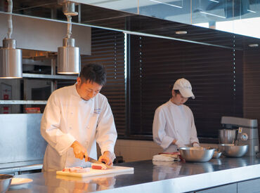 お友達と一緒に応募も大歓迎！
同時の面接もお気軽にご相談ください♪
みんな仲良く、働きやすいお店です+*