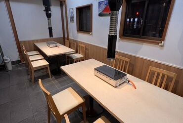 ＼焼肉屋＝匂いがつく…？／
[新店メリット]最新設備を多数完備！
空気の巡りがよく、キレイな店舗です◎