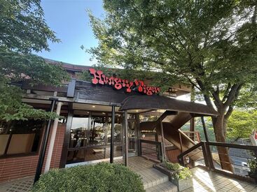 ハングリータイガー　保土ヶ谷本店 ＼保土ヶ谷店はおしゃれな内装♪／
50年以上続く、ハングリータイガー1号店‼
あなたもカッコいいホールスタッフになれます♪

