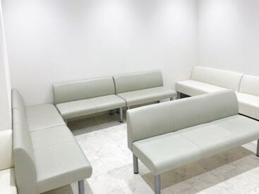 眼科で患者さまの受付や、
検査補助のお仕事をお願いします＊
お仕事はしっかり教えるので
初めての方もご安心ください♪