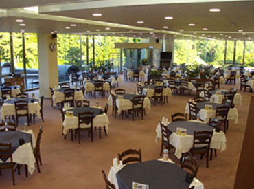 一から丁寧に教えるので、安心して始められますよ◎
ここでの勤務がゴルフを始めるキッカケになった方もいらっしゃいます♪