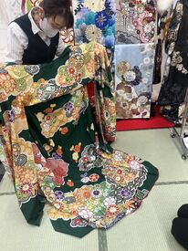 たから弥吹田店 （吹田さんくす2番館2F） 単発なのでサクッとお小遣いが欲しい方にオススメ！
しかも簡単なのに高収入♪
給料は即現金手渡し☆
経験や資格も必要ナシ！
