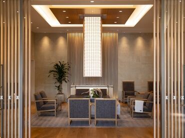 レクサスショールームで上質な接客を学べる環境!
きれいな職場で新しい自分を見つけませんか?