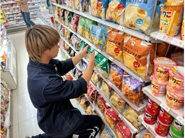 ファミリーマート 杉並下高井戸四丁目店 【オシャレもいつも通りでOK】
髪色(派手OK)なども自由★
冬休みだから「髪染めたい」と思う方にもぴったり♪