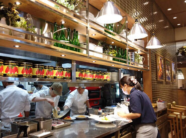 高時給1400円以上！！
さらに美味しいまかない付き♪
ランチや晩ご飯で美味しく節約できちゃいます◎