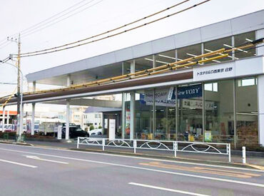 トヨタＳ&Ｄ西東京株式会社 　日野店 《《スタッフさんの声》》
車内のガラス拭きもなくて
他の洗車業務より簡単！
シニアの僕でも長期間働き続けられています
