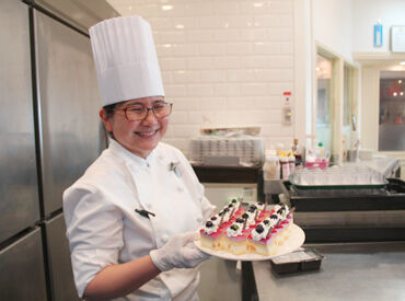 足柄の森レストラン　エクスパーサ足柄 本格洋食がサービスエリアで楽しめる
山小屋風のレストラン♪
まずは仕込みや盛り付けから！
高校生～シルバーまで歓迎◎