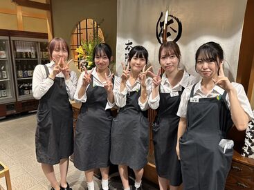 ＼リニューアルオープンの綺麗な店舗／
接客、オーダー取り、配膳など…♪
*ピアス・ネイルOK！
*まかないあり！