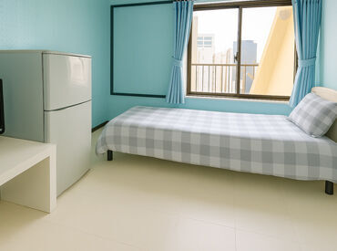 こちらが寮の写真です！
川崎駅から徒歩8分♪家賃3万円光熱費込み！
電子ロック、エアコン、冷蔵庫、ベッド、テレビ完備★