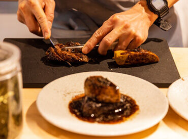 「飲食初めて」「ワインて難しそう」そんな方も歓迎!
先輩が横について教えるので、自然とイタリアンやワインに詳しくなれる♪