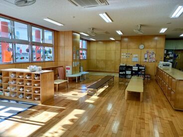 子どもたちの「できた!」を一緒に喜べるお仕事です。
「ただいま!」の声に、自然と笑顔になれる職場です。