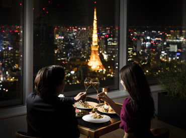 SNSや口コミでも常に話題◎
大人気の6段のアフタヌーンティーも♪
可愛い料理に囲まれて働けます！