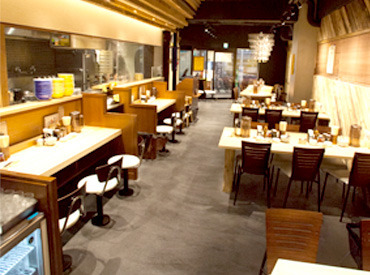 人気ラーメン店で働きませんか？
みんな最初は初心者同士なので
困ったときもサポートします♪