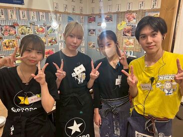 和どさんこキッチン ゴリラ すすきの本店（株式会社aim） 人柄採用だからこそ…
接しやすいスタッフが集合しているお店♪
新しい友達もできるかも◎

