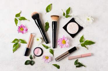 ファッション人材リンク株式会社【FJL】 ﾟ*｡☆ NEWスタッフ募集 ☆。*ﾟ
ボディコスメ販売STAFF♪
20～30代スタッフ活躍中◎
未経験でも安心の職場