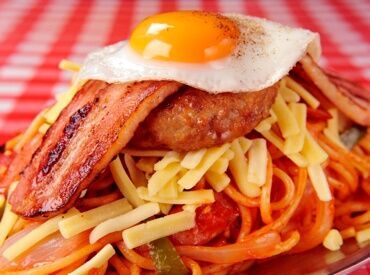 スパゲッティ専門店だから…
メニューはシンプルで覚えやすい！
パスタ以外は、チーズや目玉焼きの
トッピングがあるくらい◎