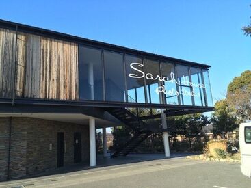 Lake Side SarahHouse（レイクサイドサラハウス）あやめ池店 女性スタッフ活躍中！！
お子様の笑顔を映すためにカメラマンと二人三脚でお客様に楽しんでいただくお仕事です。