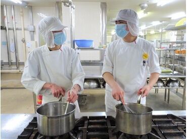シダックスフードサービス株式会社　※勤務地：介護老人保健施設　いずみの里 内厨房/309450 病院や学校、社員寮など全国各都道府県で
給食を提供している【シダックスグループ】
食を通じて”笑顔”をお届けしています◎