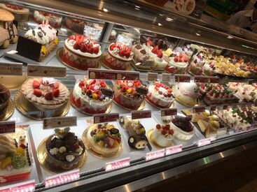 おいしいスイーツと幸せをお客様にご提供♪
普段のスタイルでそのまま出勤OKです◎