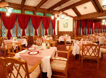 ホテル内のレストランやロビーラウンジにて、接客やお会計のお仕事!
85年以上の歴史あるホテルです♪