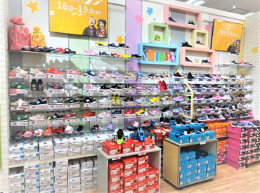 スタッフは未経験スタートがほとんど!
20代~50代以上まで、幅広い年齢層が活躍中♪