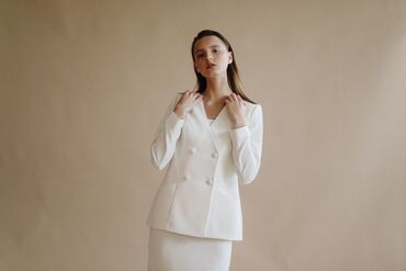 ファッション人材リンク株式会社【FJL】 ﾟ*｡☆ NEWスタッフ募集 ☆。*ﾟ
大人エレガントアパレル
20～40代STAFF活躍中♪
販売経験者歓迎☆