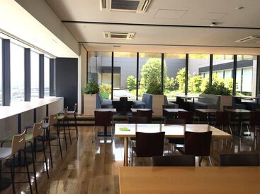 快適な環境で一緒に働きましょう！
「冷暖房完備・休憩フロアあり・コンビニ併設」
